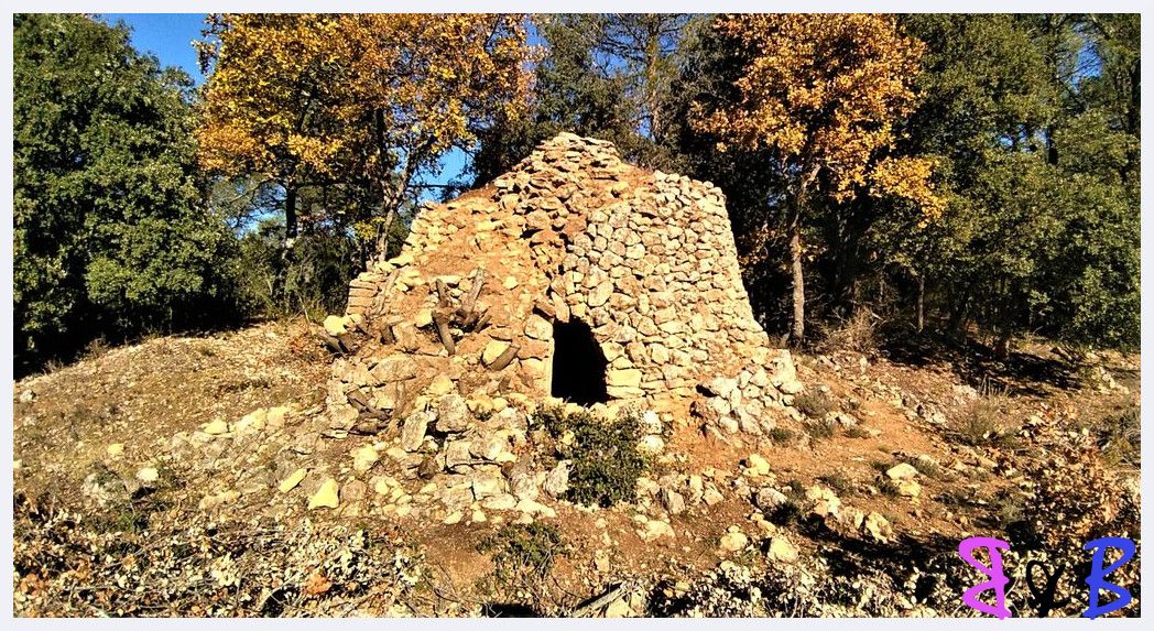 Photo de l'article Entre cabanes de pierre sèche et bâtisses ruinées