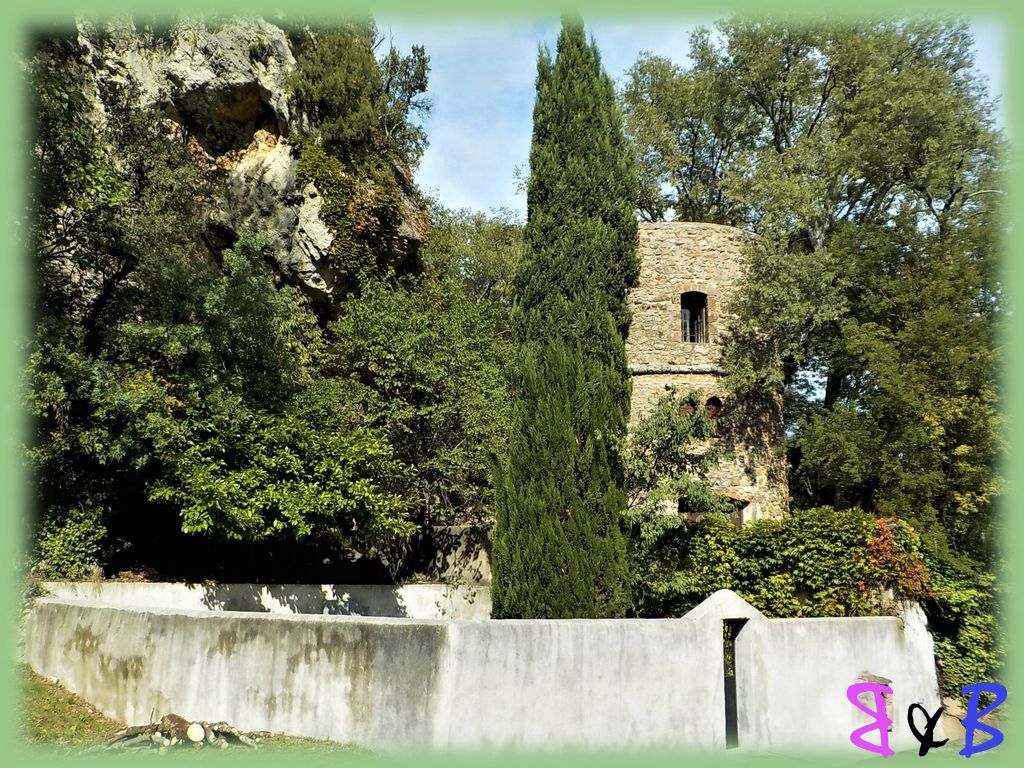 Photo de l'article Ruines du château des évêques de Marseille - Châteauvert